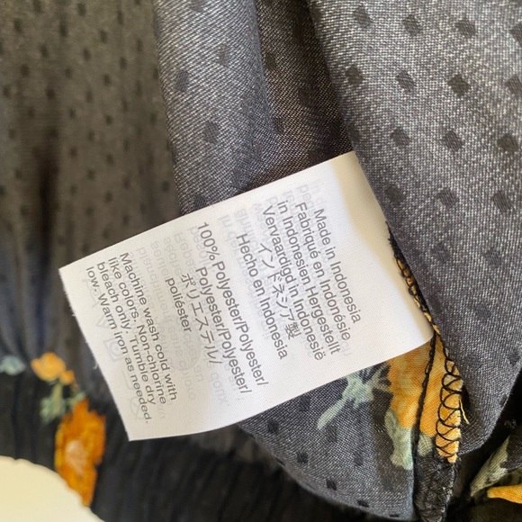 Madewell Floating Wrap Top in Black Floating Florets - Picture 6 of 6